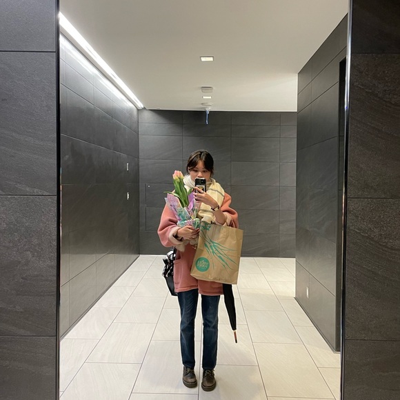 Meet your Posher, Gabriella - Picture 4 of 4